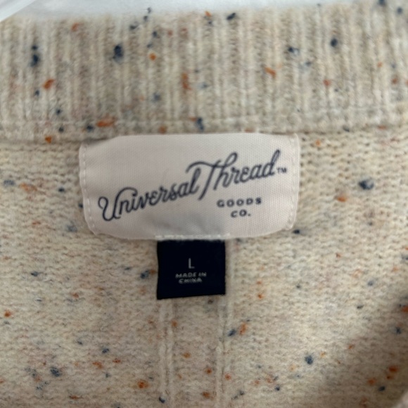Universal Threads Women's Cream Sweater. Size large - Picture 3 of 6